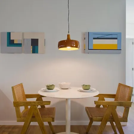 Boutique Rentals- Sea Breeze Apartment